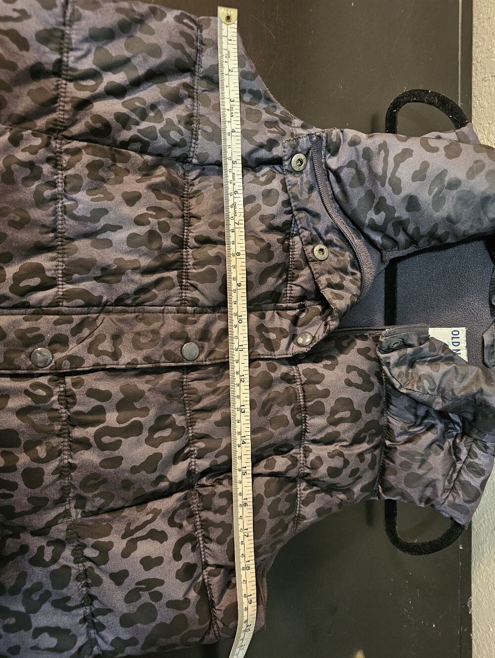 Old Navy Quilted Puffer Vest in Charcoal Leopard - Picture 3 of 4
